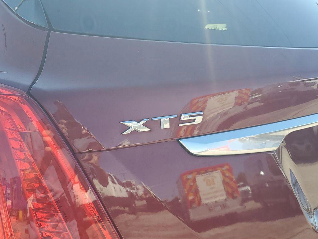 used 2018 Cadillac XT5 car, priced at $16,500