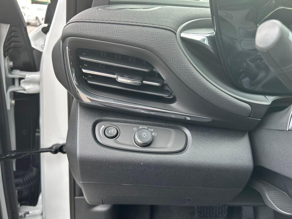new 2025 Buick Envista car, priced at $26,785