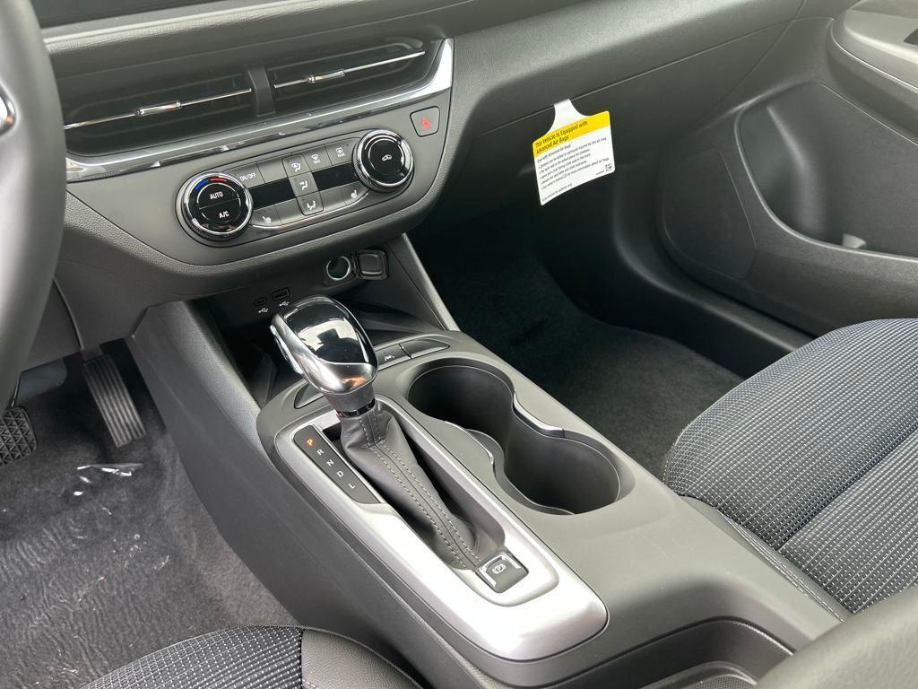 new 2025 Buick Envista car, priced at $26,785