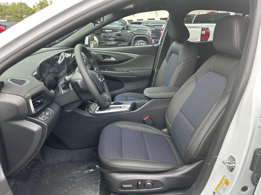 new 2025 Buick Envista car, priced at $26,785