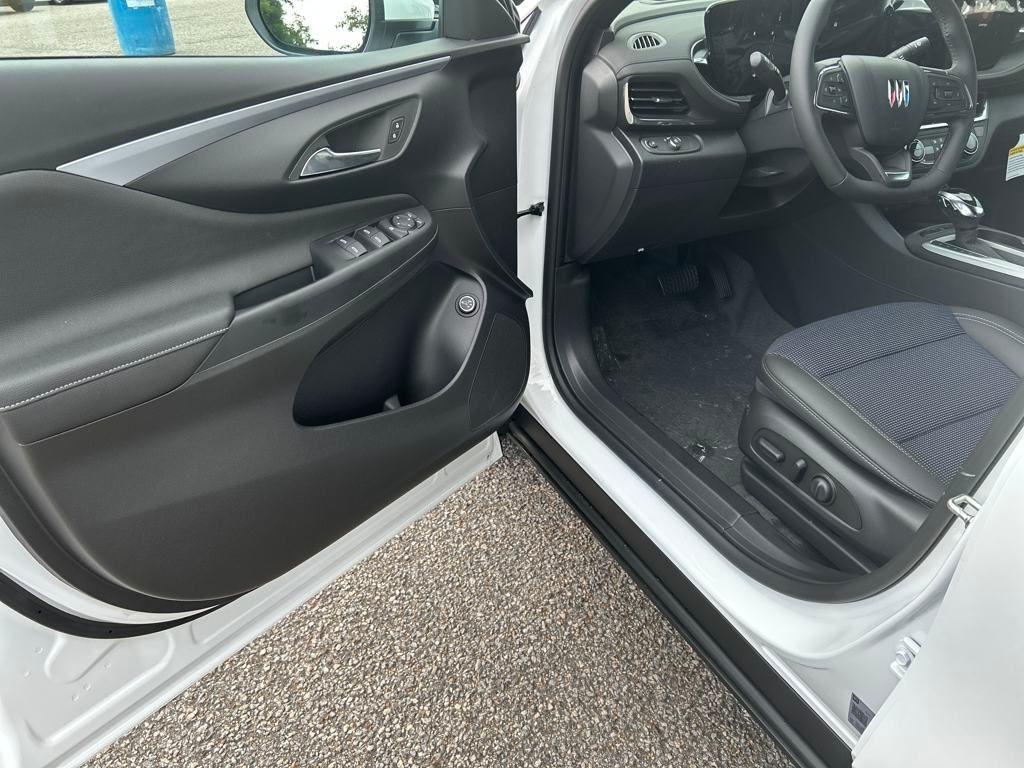 new 2025 Buick Envista car, priced at $26,785