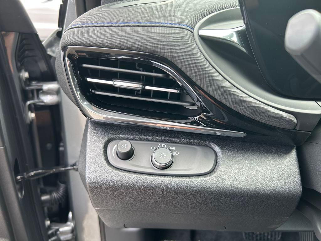new 2025 Buick Envista car, priced at $26,475