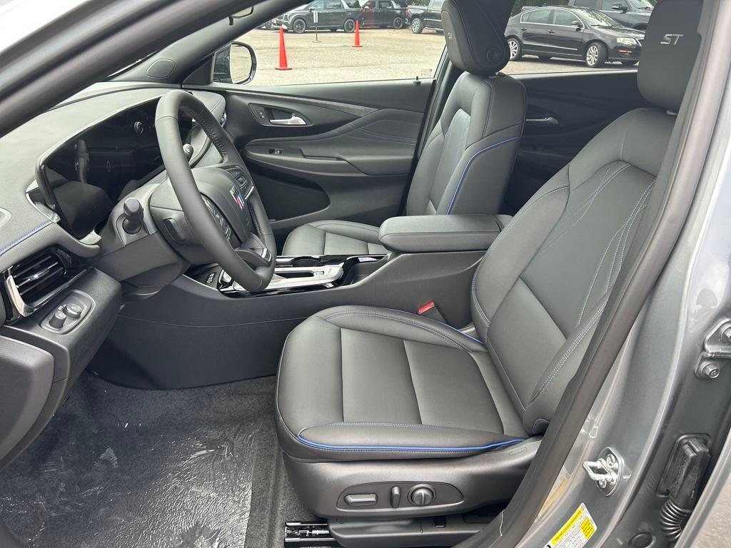 new 2025 Buick Envista car, priced at $26,475