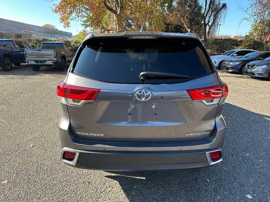 used 2019 Toyota Highlander car, priced at $31,400