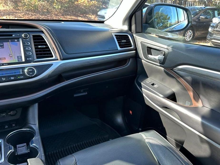 used 2019 Toyota Highlander car, priced at $31,400