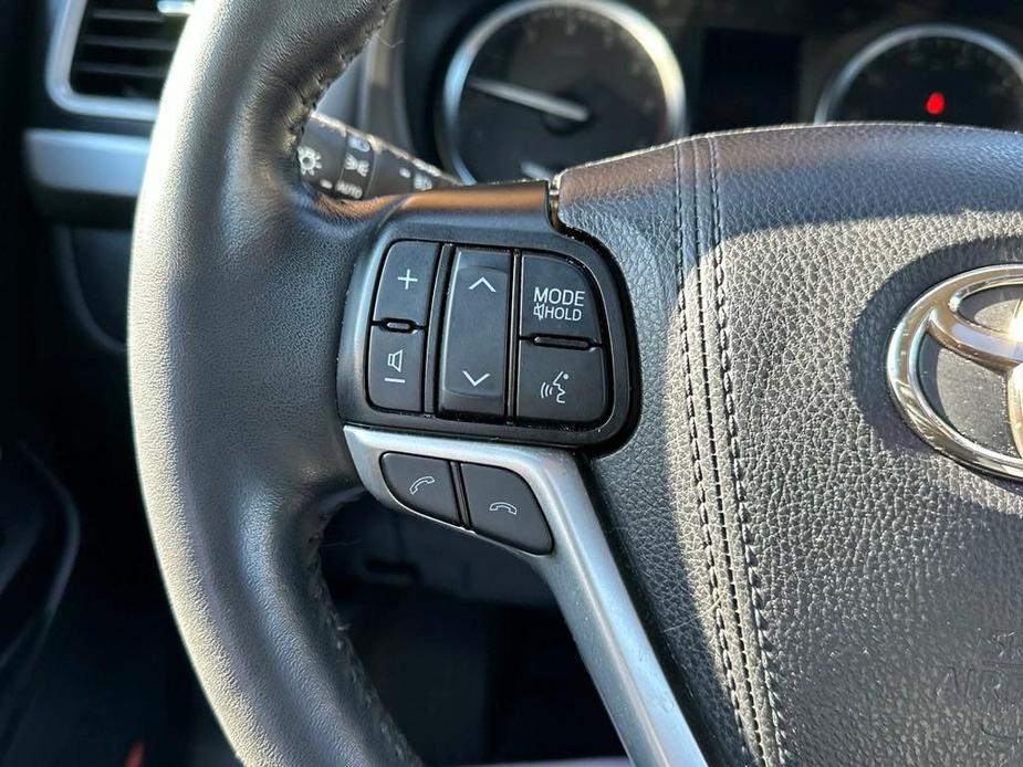 used 2019 Toyota Highlander car, priced at $31,400