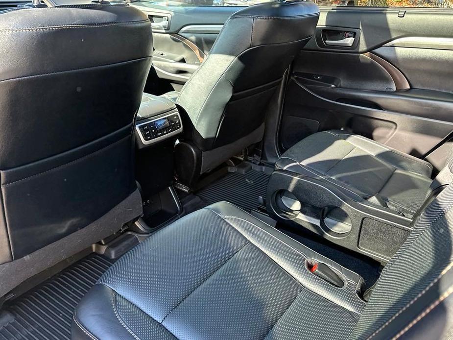 used 2019 Toyota Highlander car, priced at $31,400