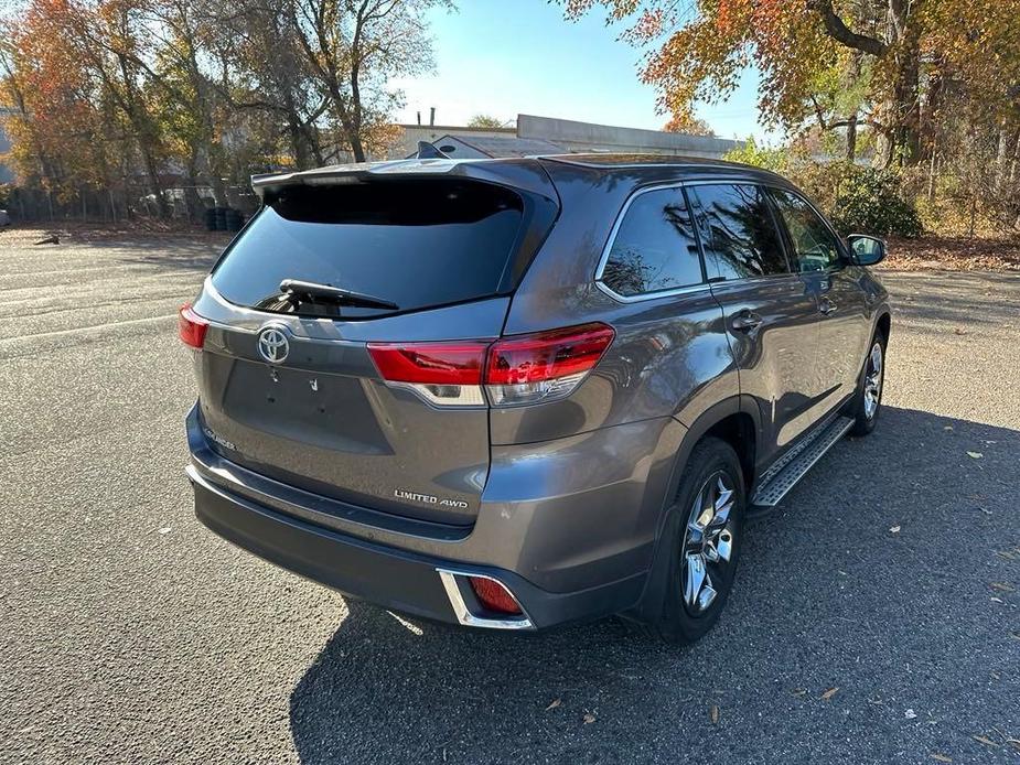 used 2019 Toyota Highlander car, priced at $31,400