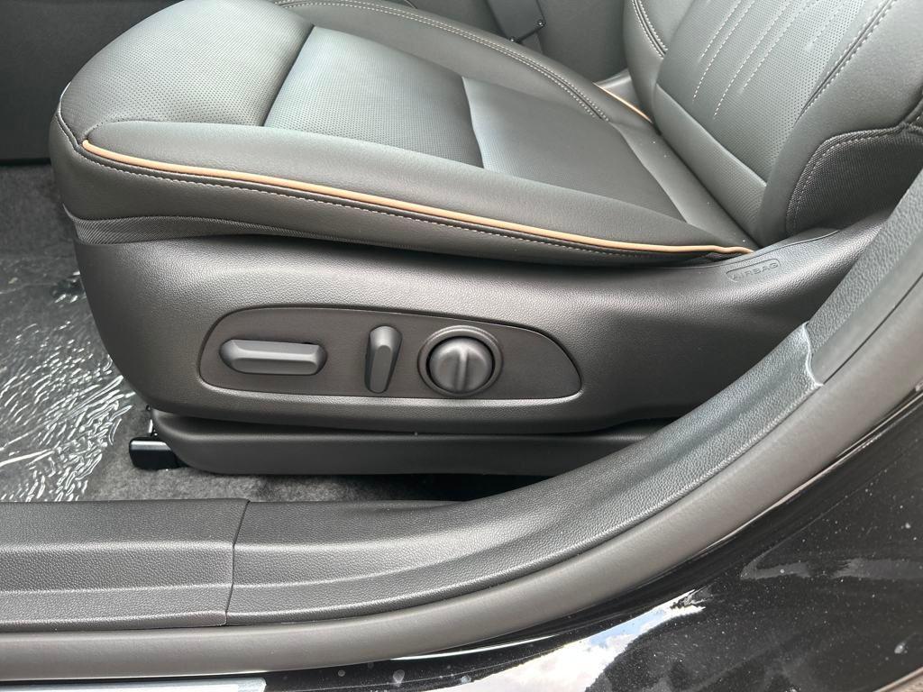 new 2025 Buick Envista car, priced at $26,381