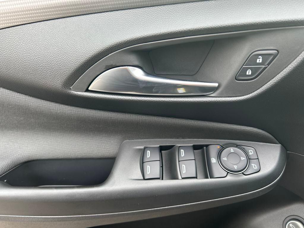 new 2025 Buick Envista car, priced at $26,381