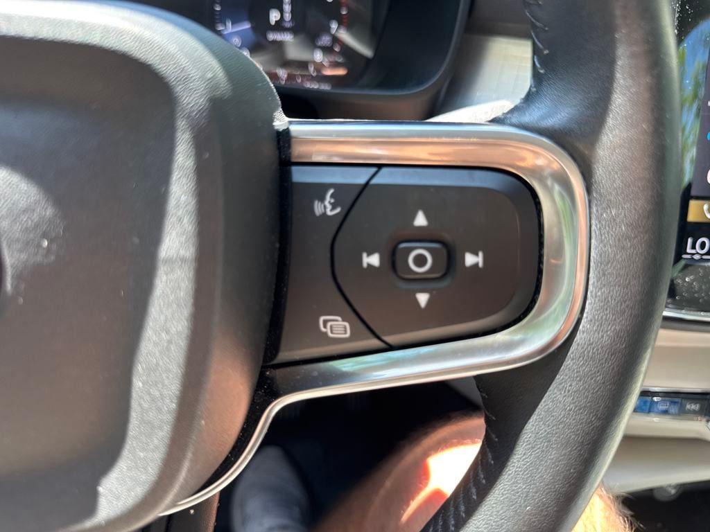used 2021 Volvo XC40 car, priced at $25,995