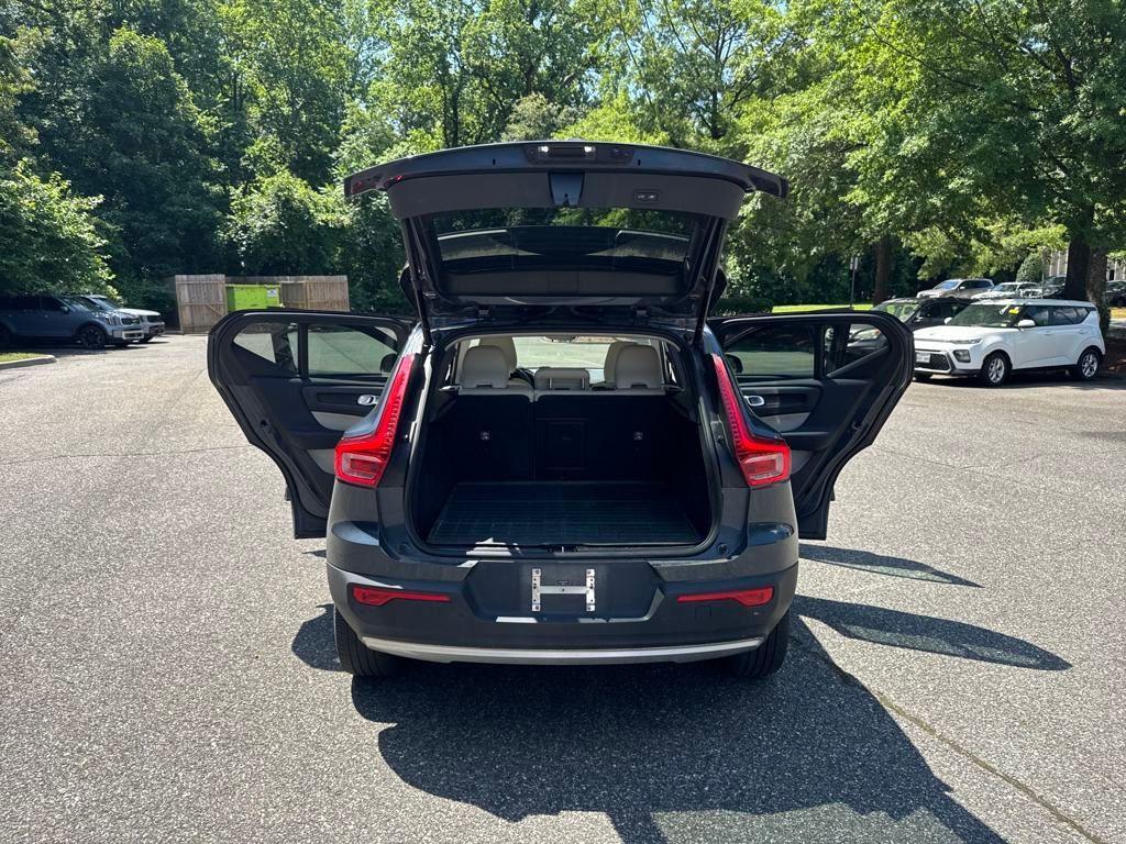 used 2021 Volvo XC40 car, priced at $25,995