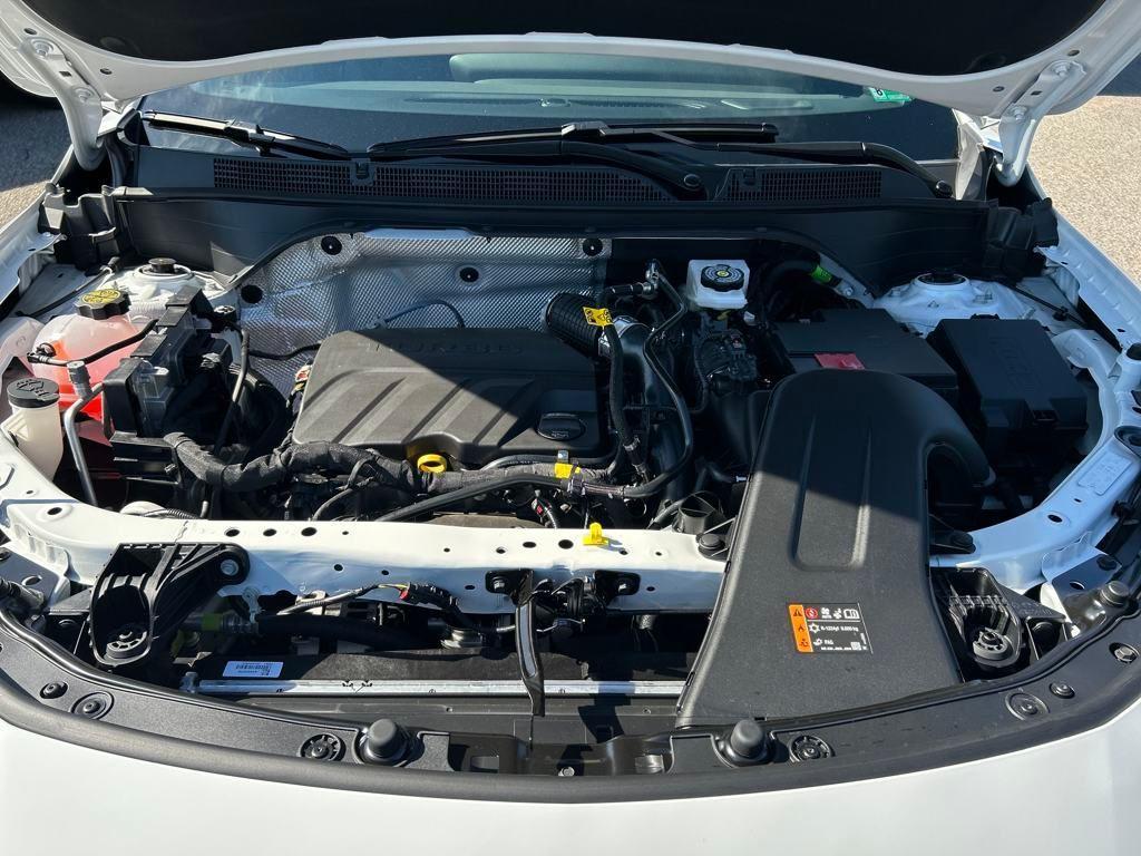 new 2025 Buick Envista car, priced at $25,980