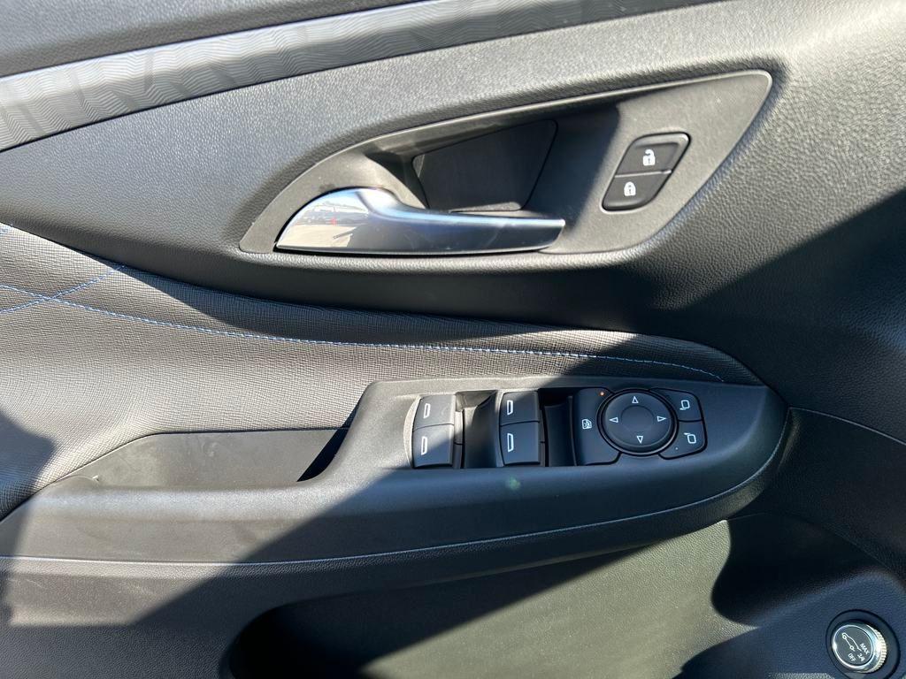 new 2025 Buick Envista car, priced at $25,980