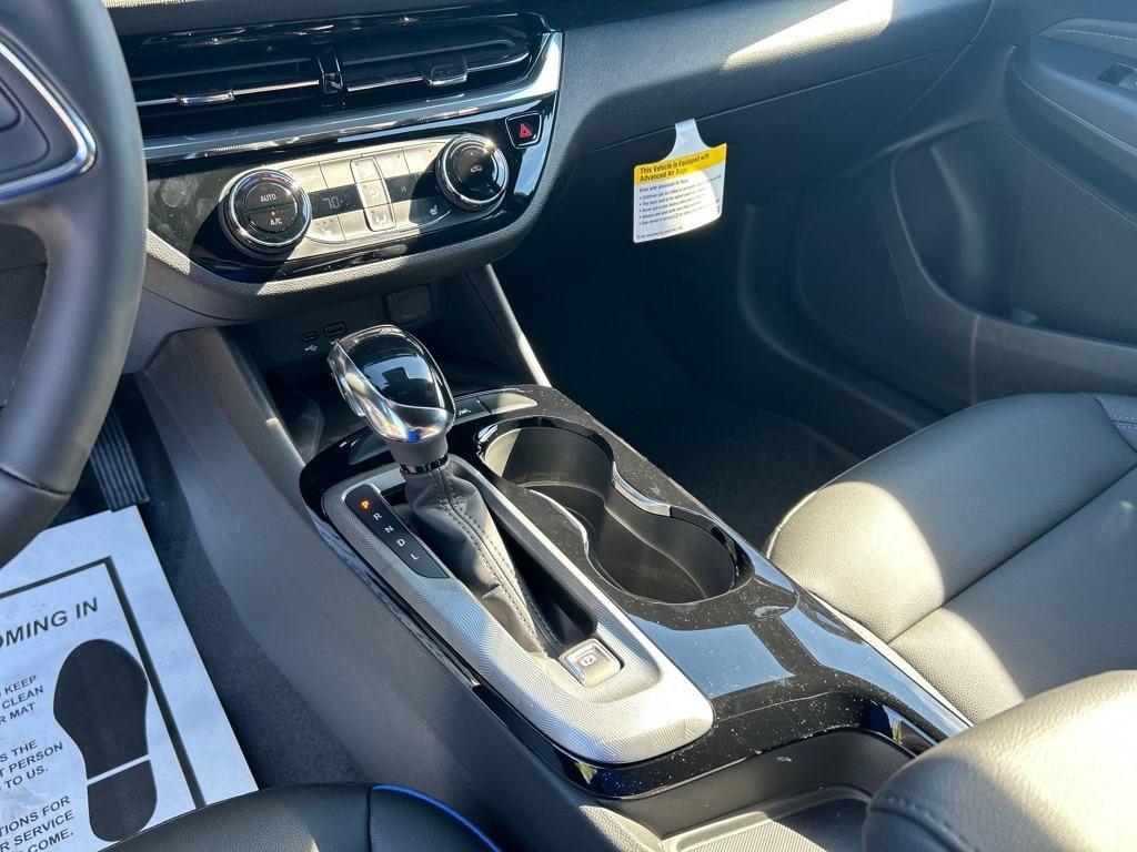 new 2025 Buick Envista car, priced at $25,980