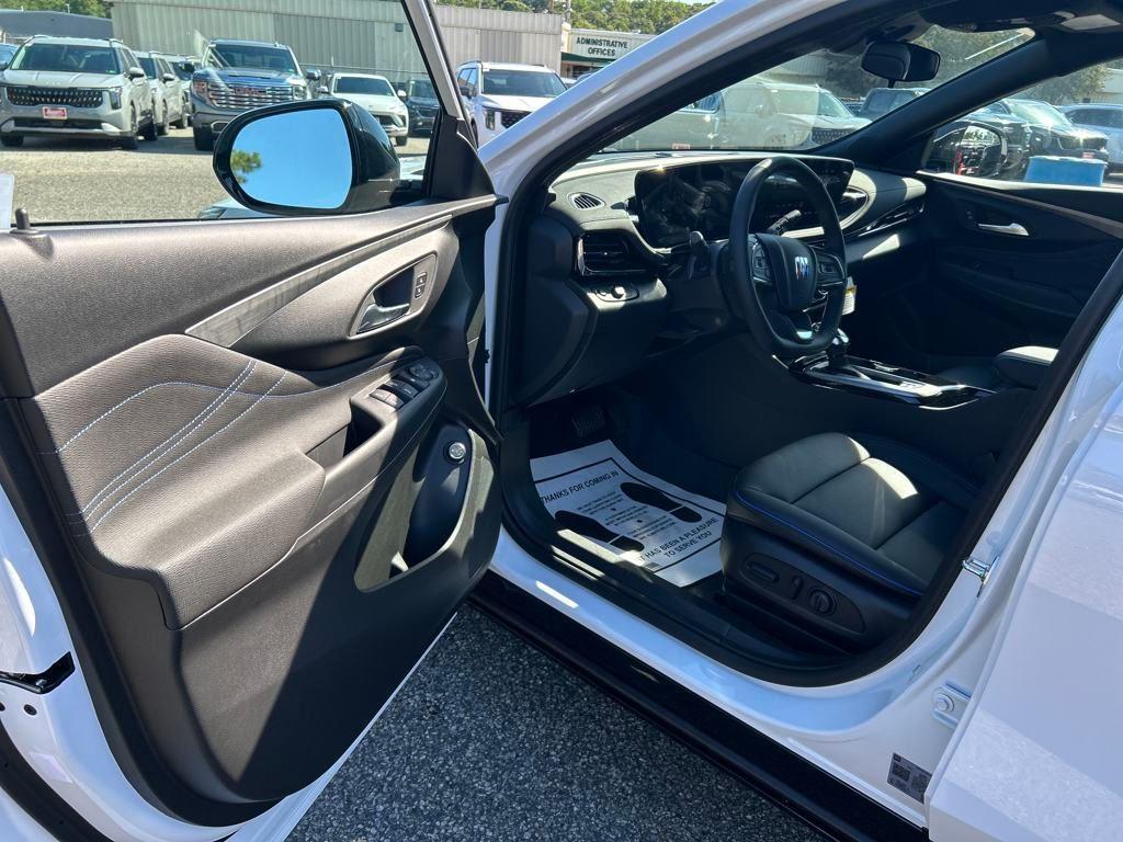 new 2025 Buick Envista car, priced at $25,980