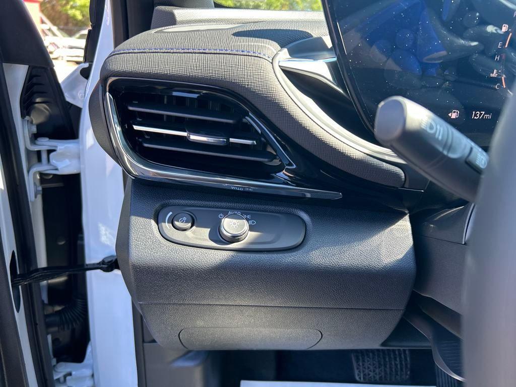new 2025 Buick Envista car, priced at $25,980