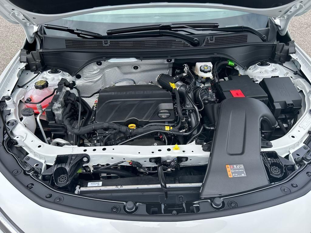 new 2025 Buick Envista car, priced at $26,855