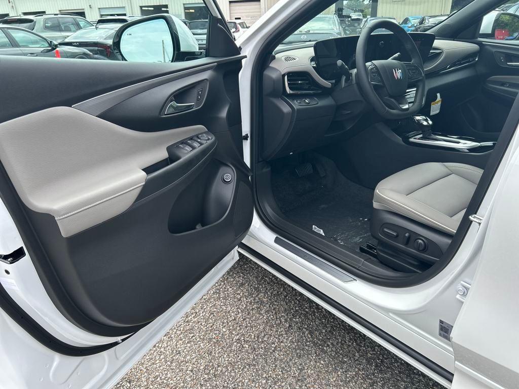 new 2025 Buick Envista car, priced at $26,855