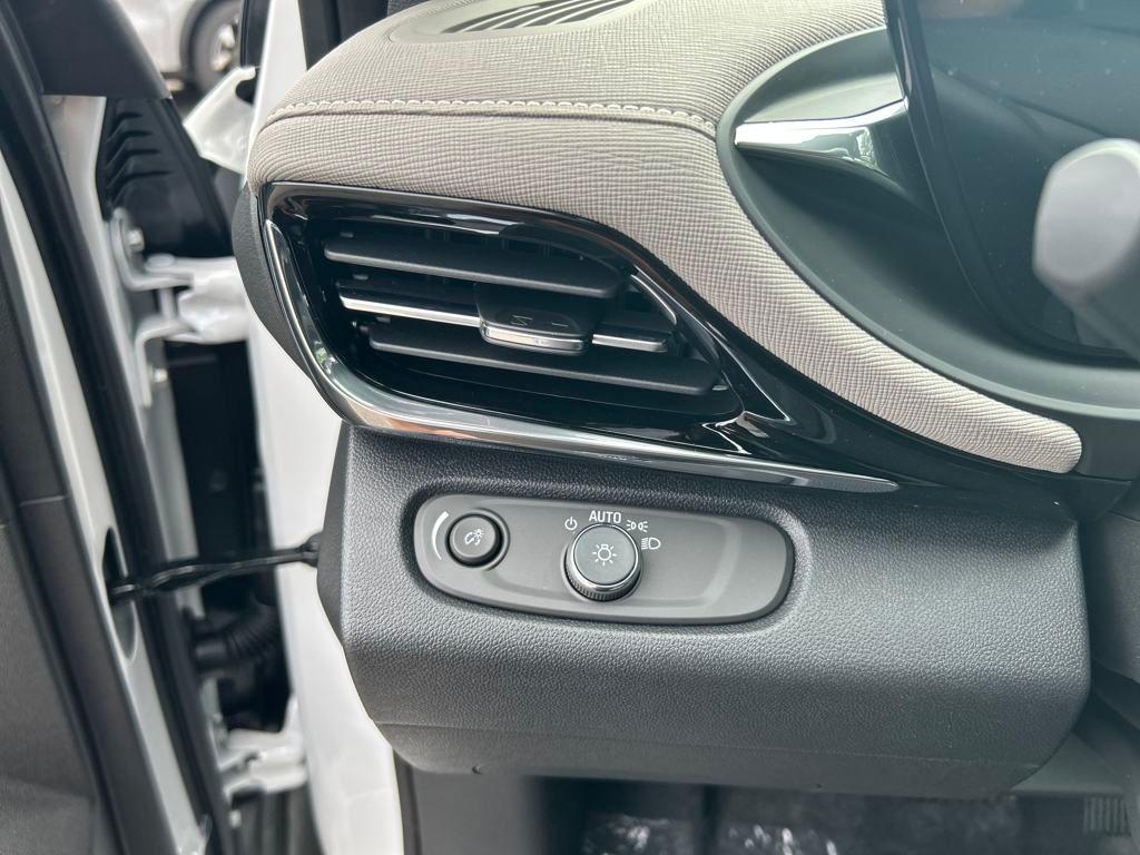 new 2025 Buick Envista car, priced at $26,855