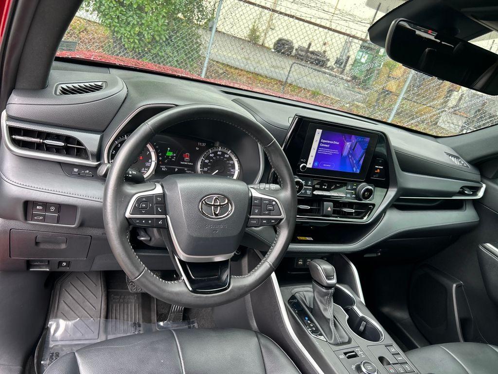 used 2023 Toyota Highlander car, priced at $40,900