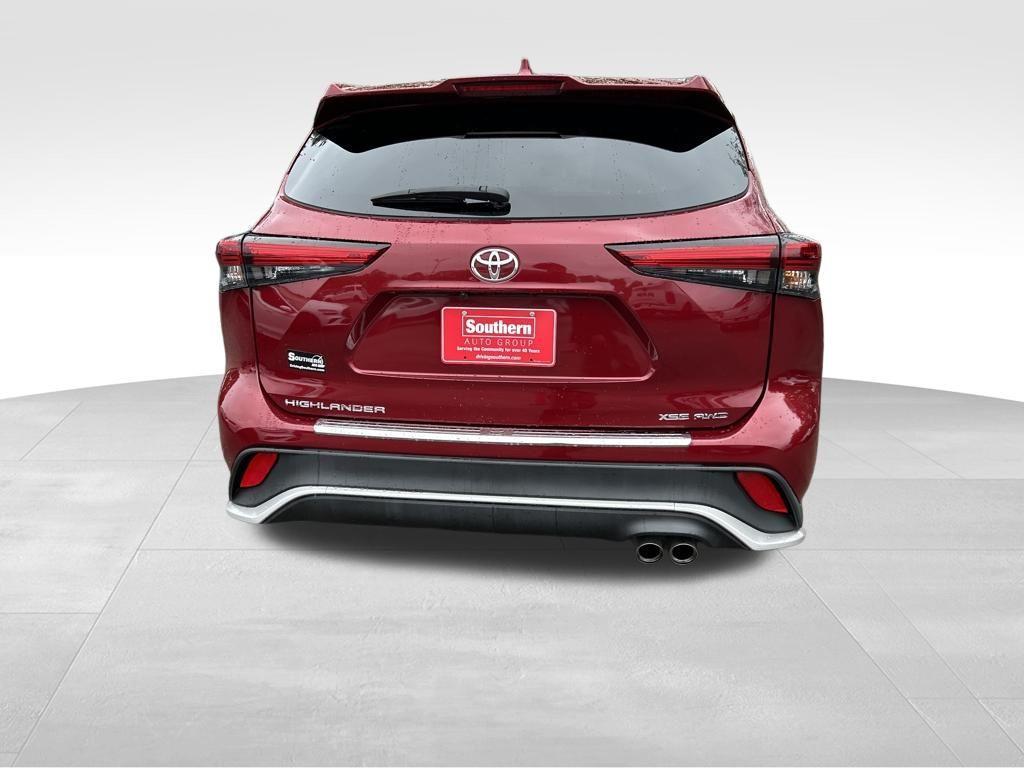used 2023 Toyota Highlander car, priced at $40,900