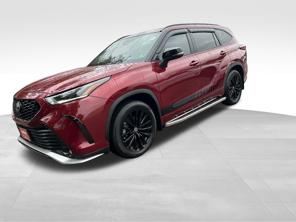 used 2023 Toyota Highlander car, priced at $40,900