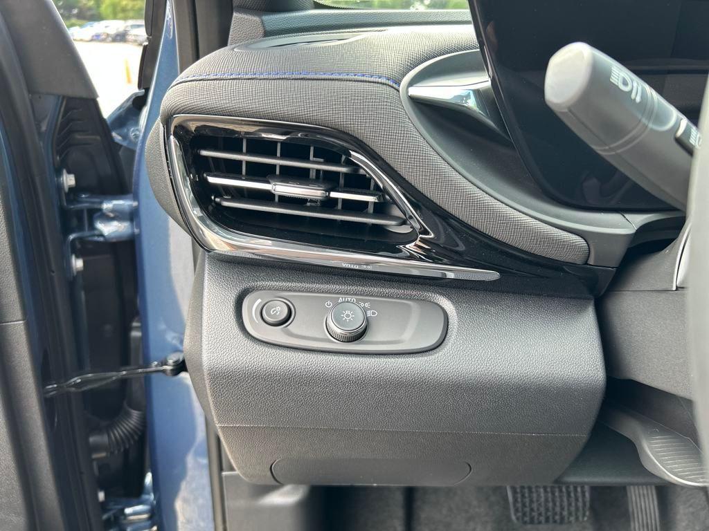 new 2025 Buick Envista car, priced at $26,475