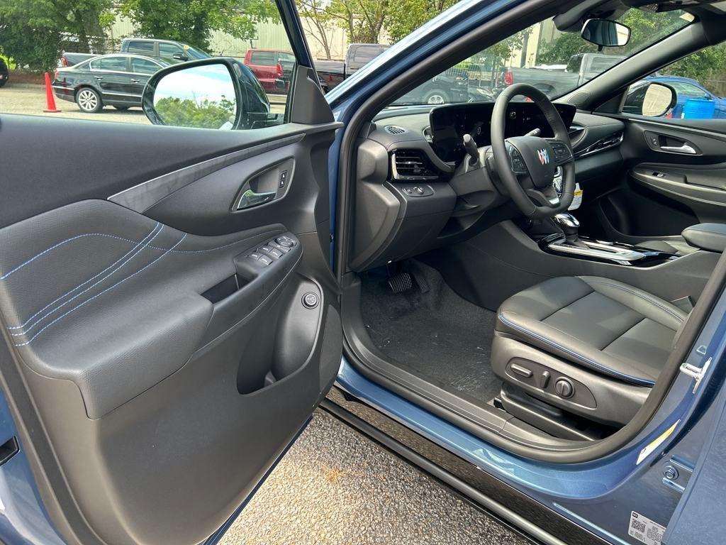 new 2025 Buick Envista car, priced at $26,475