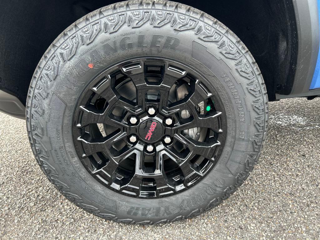 new 2026 GMC Canyon car, priced at $42,925