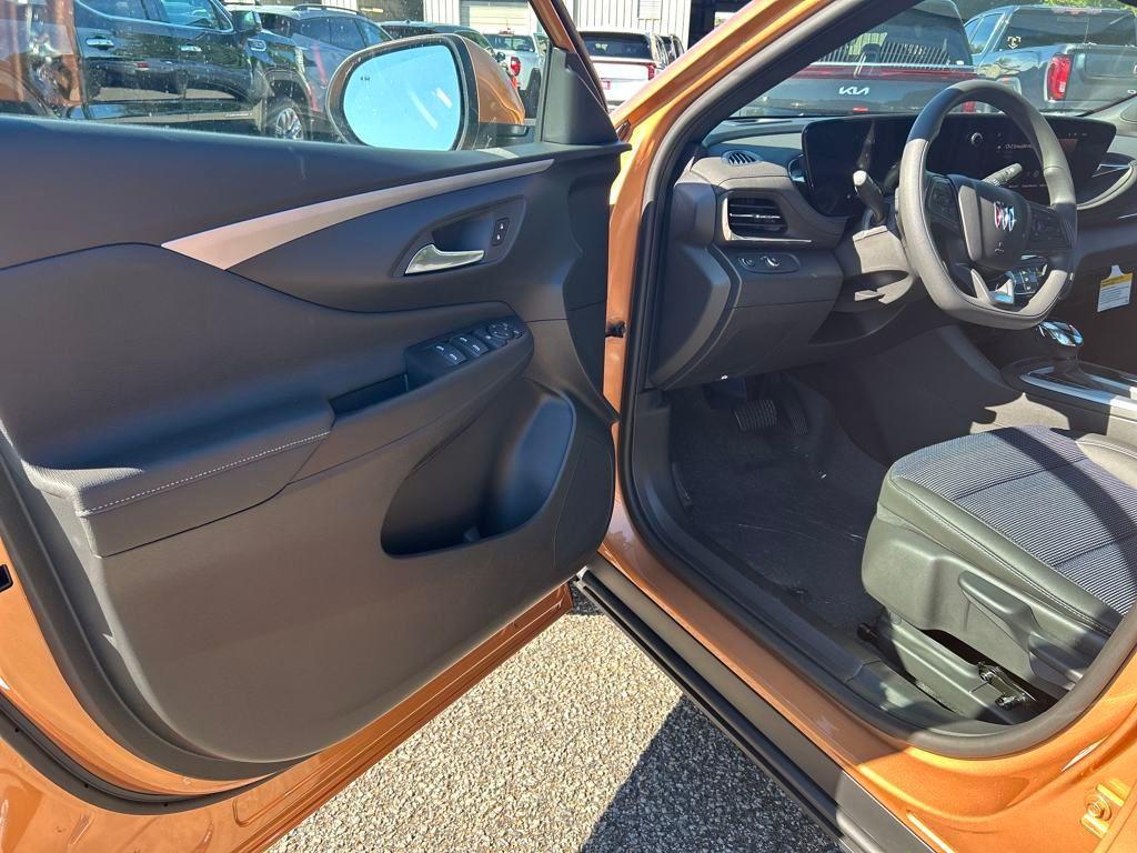 new 2025 Buick Envista car, priced at $25,331