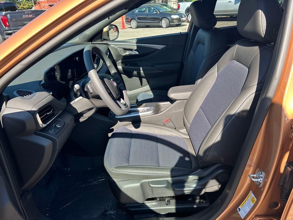 new 2025 Buick Envista car, priced at $25,331