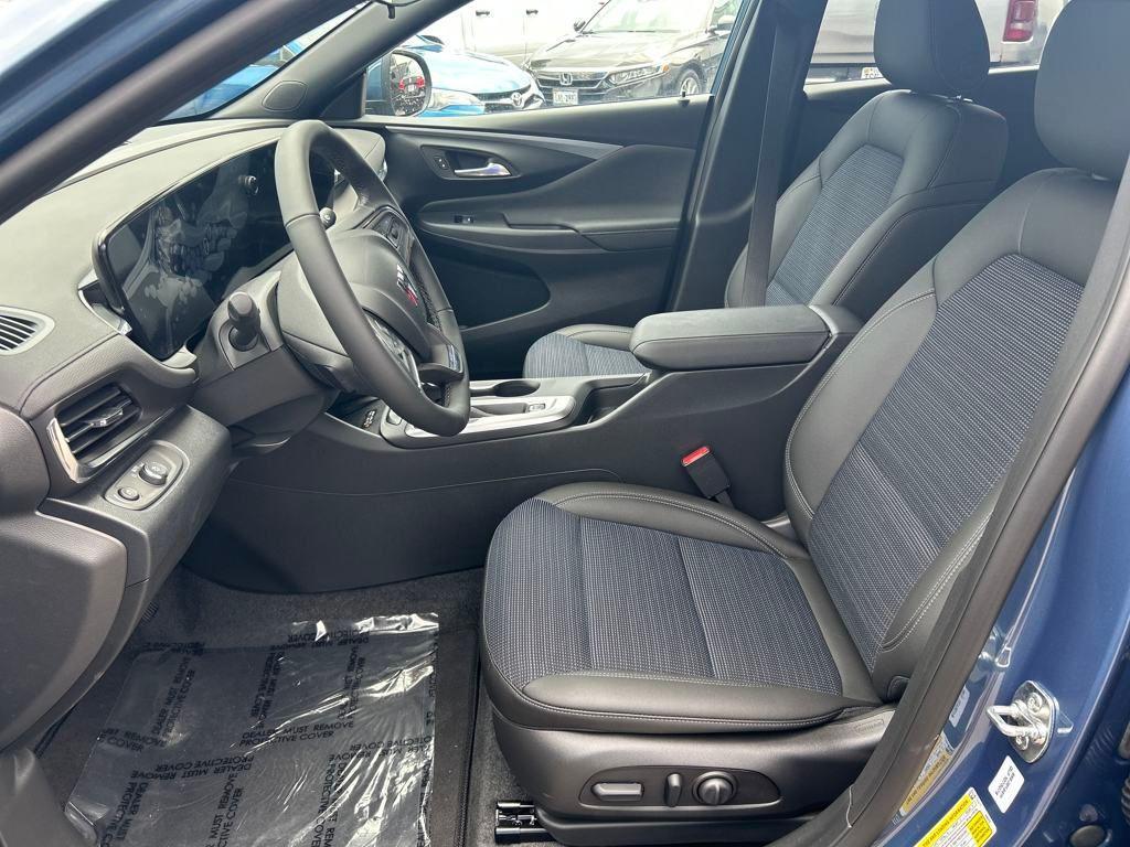 new 2025 Buick Envista car, priced at $26,238