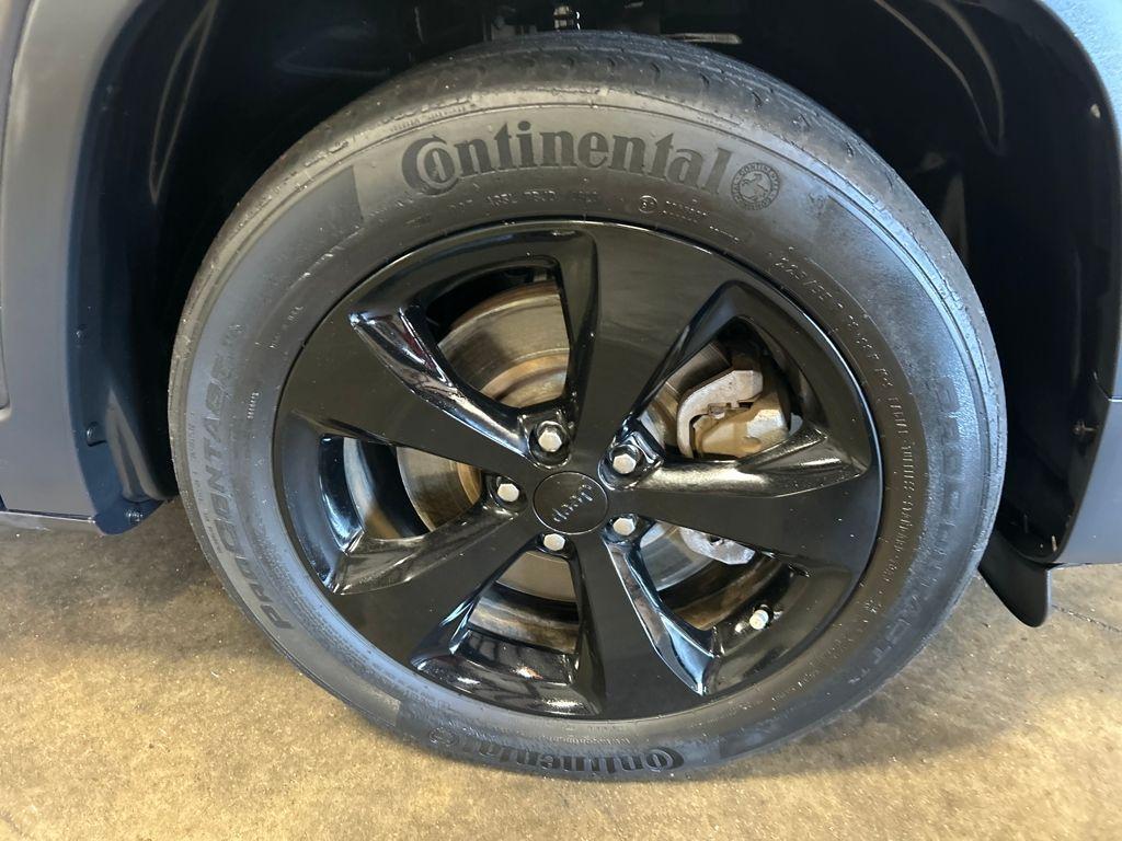 used 2020 Jeep Cherokee car, priced at $17,990
