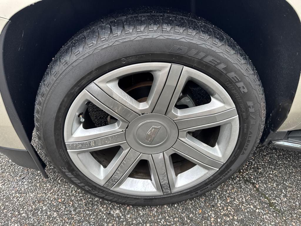 used 2016 Cadillac Escalade ESV car, priced at $23,775