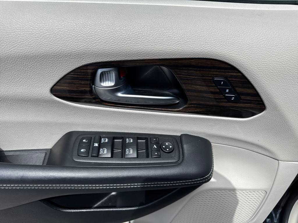 used 2023 Chrysler Pacifica car, priced at $29,885