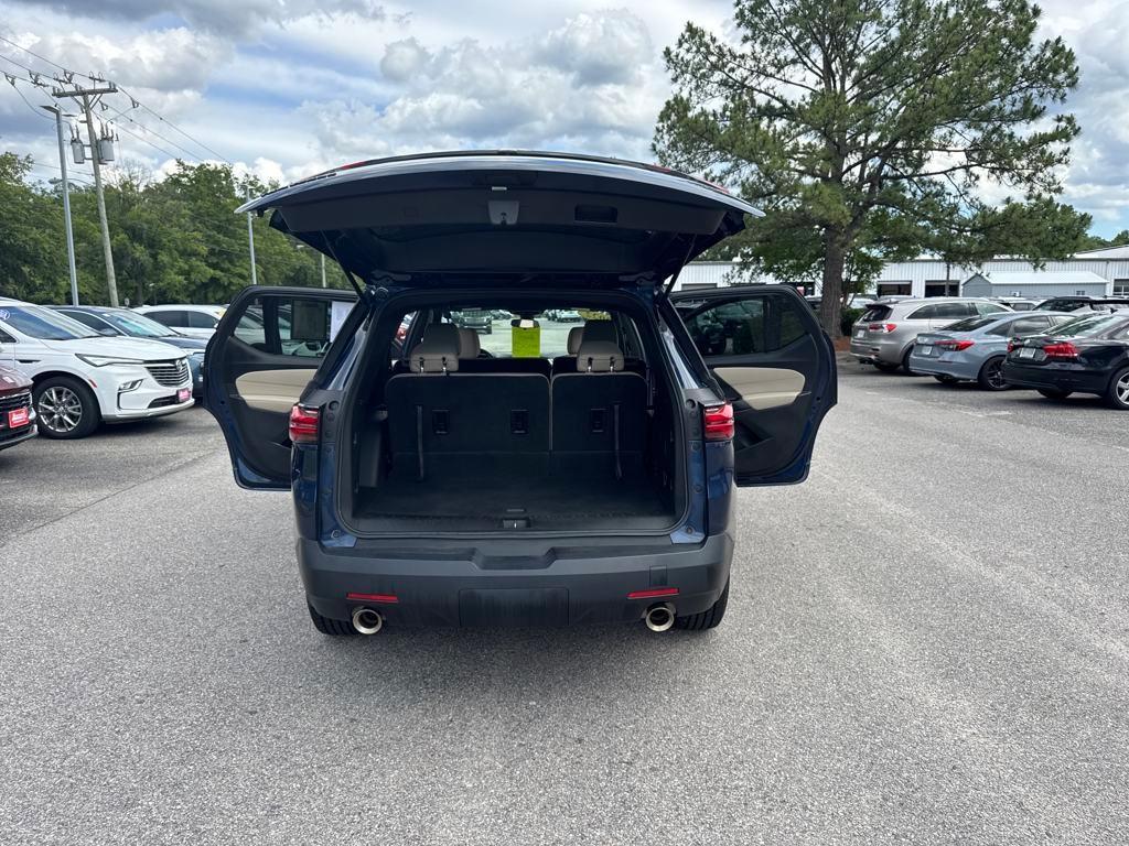 used 2022 Chevrolet Traverse car, priced at $27,100