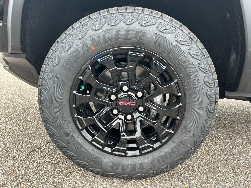new 2026 GMC Canyon car, priced at $42,925