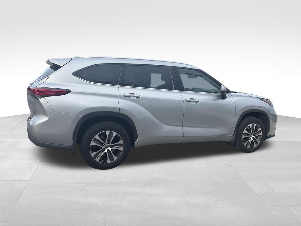 used 2022 Toyota Highlander car, priced at $36,900