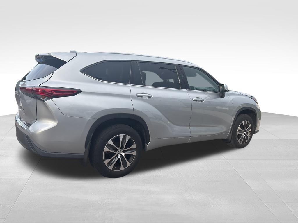 used 2022 Toyota Highlander car, priced at $36,900