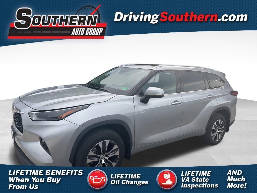 used 2022 Toyota Highlander car, priced at $36,900