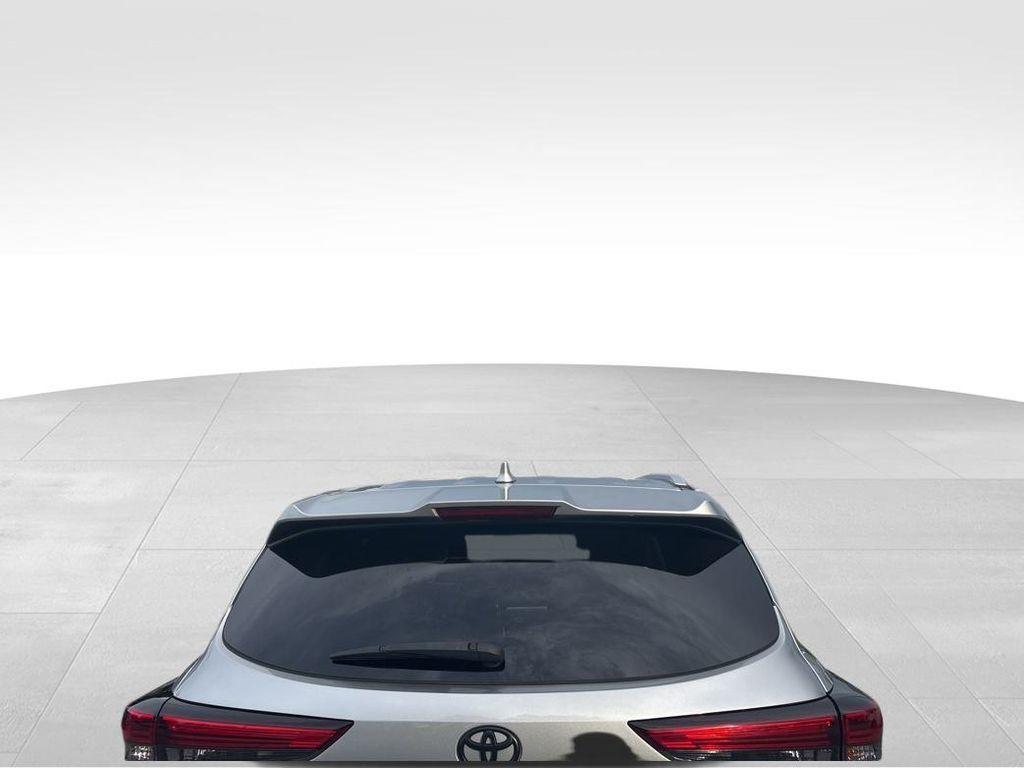 used 2022 Toyota Highlander car, priced at $36,900