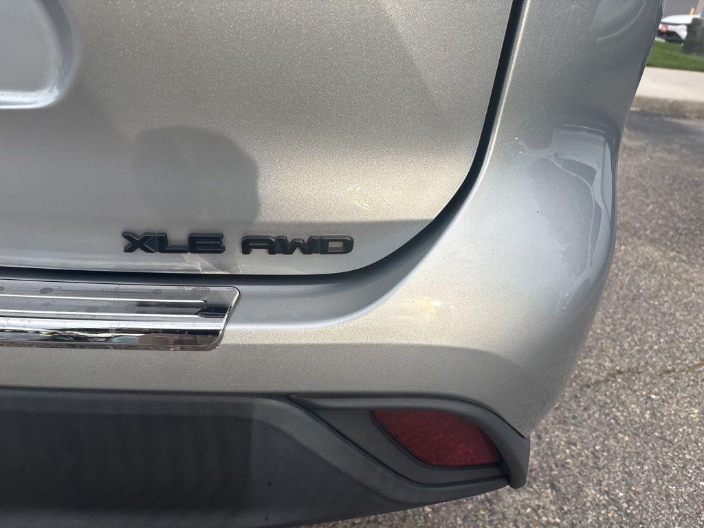 used 2022 Toyota Highlander car, priced at $36,900