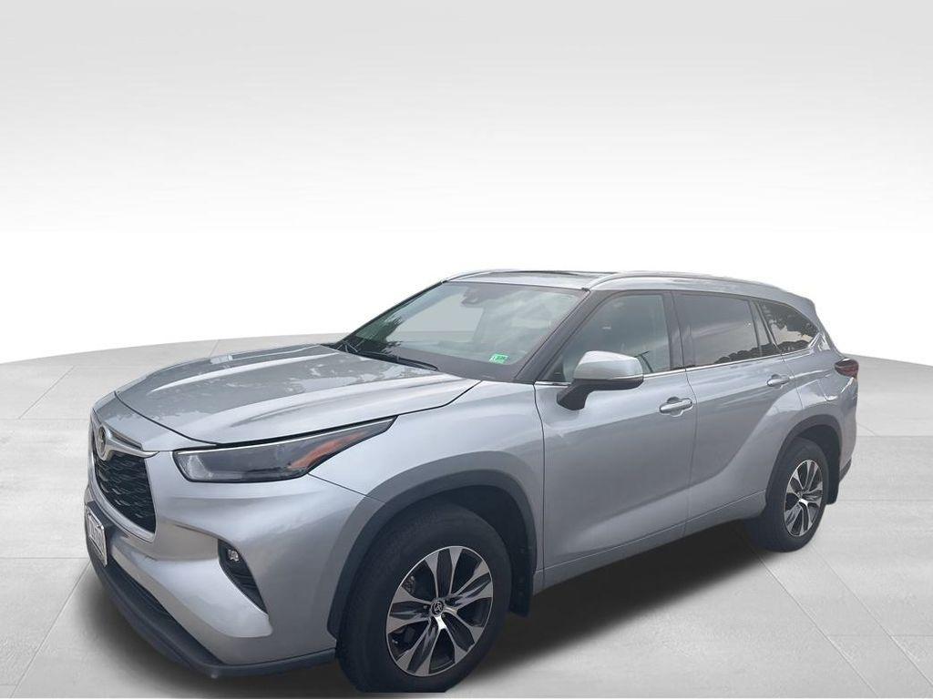 used 2022 Toyota Highlander car, priced at $36,900