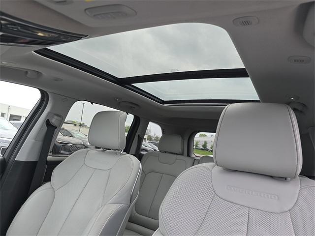 used 2022 Jeep Grand Cherokee car, priced at $34,974
