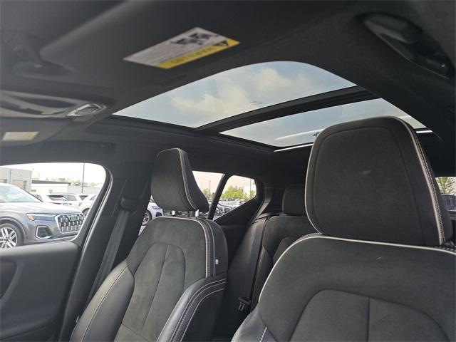 used 2021 Volvo XC40 car, priced at $24,994