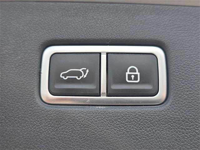 used 2022 Kia Sorento Hybrid car, priced at $25,990