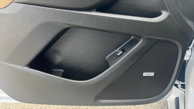 used 2022 Chevrolet Traverse car, priced at $30,000