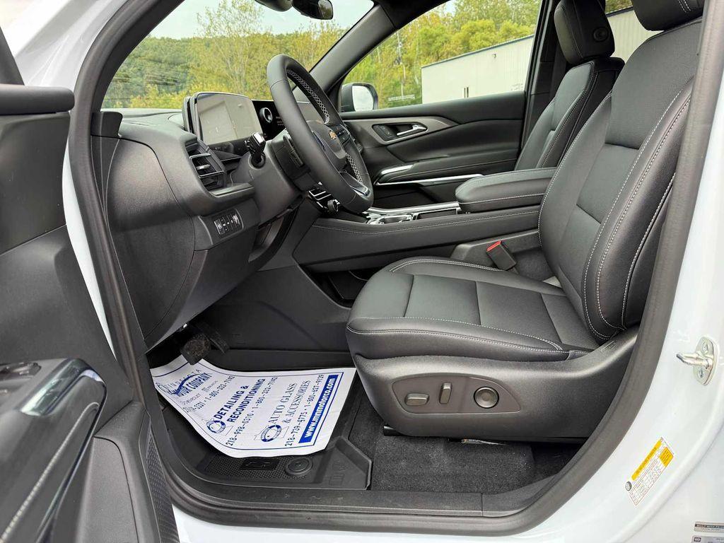 new 2026 Chevrolet Traverse car, priced at $50,633