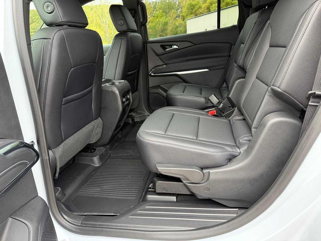 new 2026 Chevrolet Traverse car, priced at $50,633